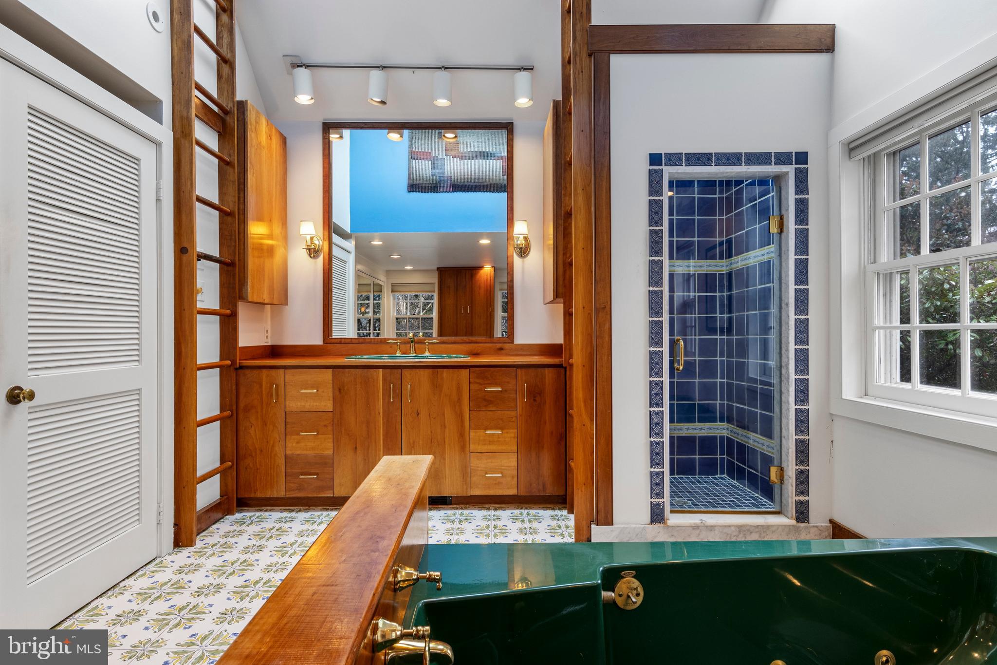 331 Fishers Rd