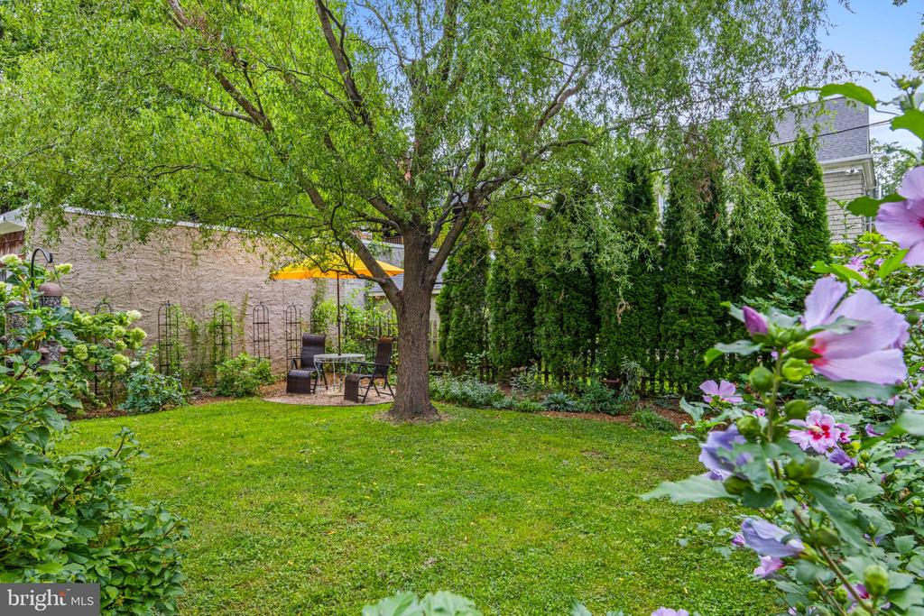 106 WOODSIDE AVENUE