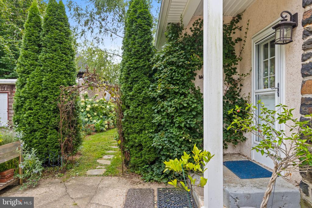 106 WOODSIDE AVENUE