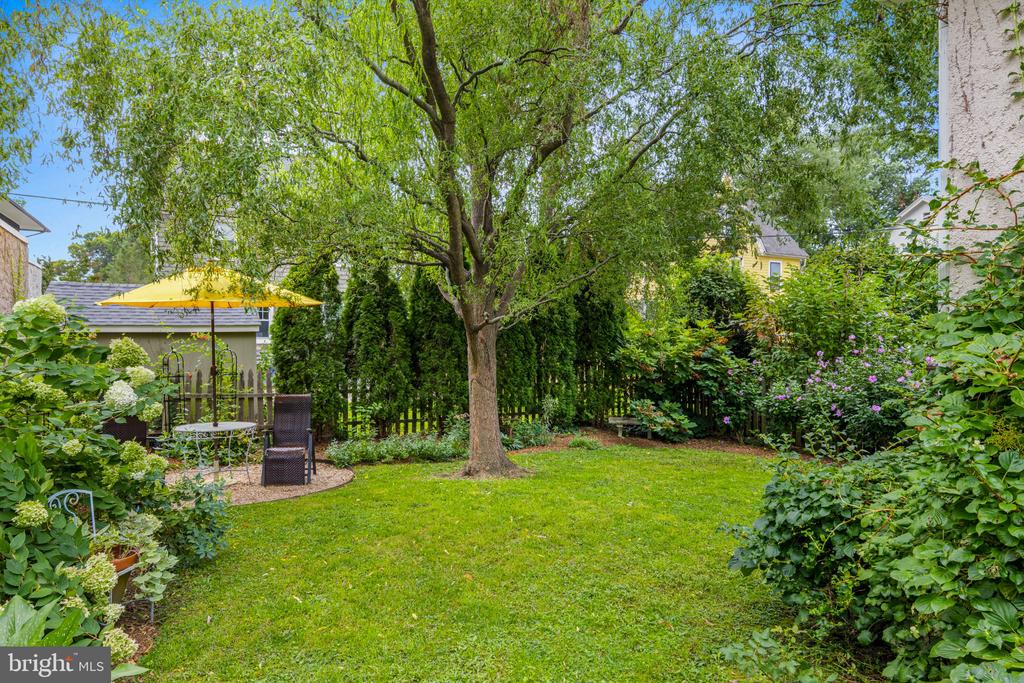 106 WOODSIDE AVENUE
