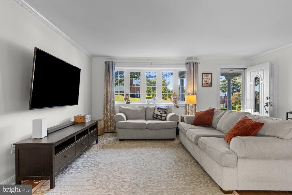 385 EVERGREEN ROAD