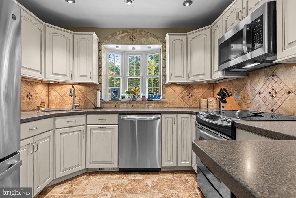 385 EVERGREEN ROAD