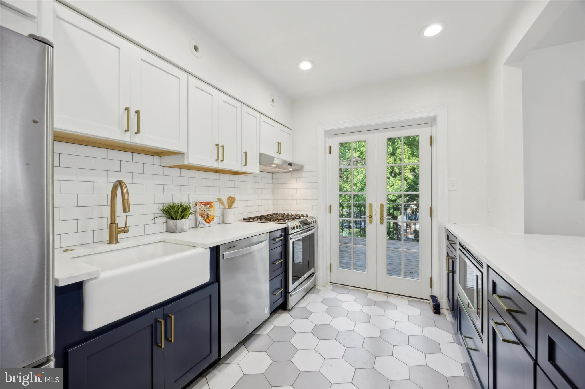 238 E Highland Ave