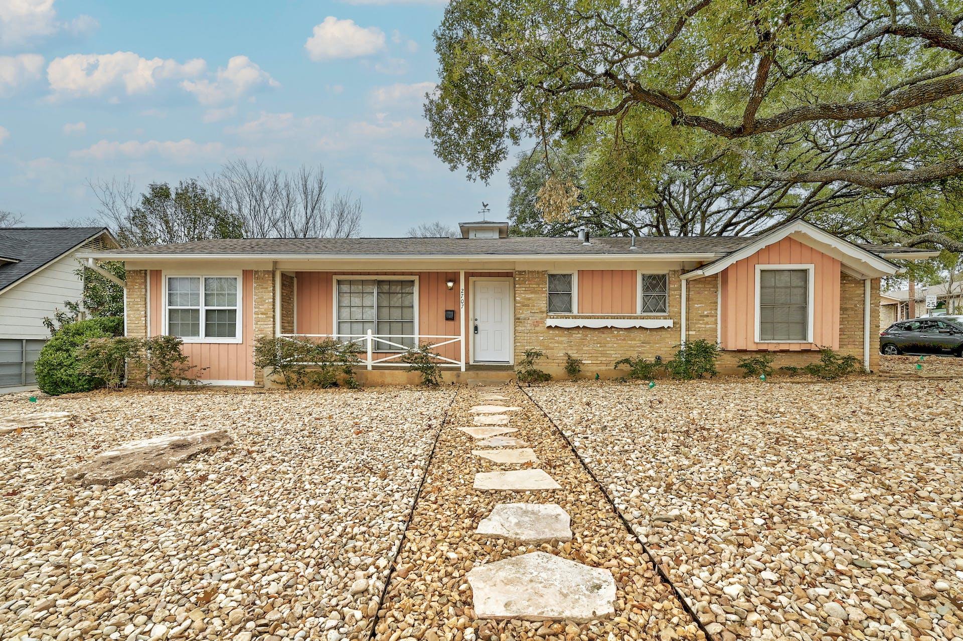 2707 East Side DR