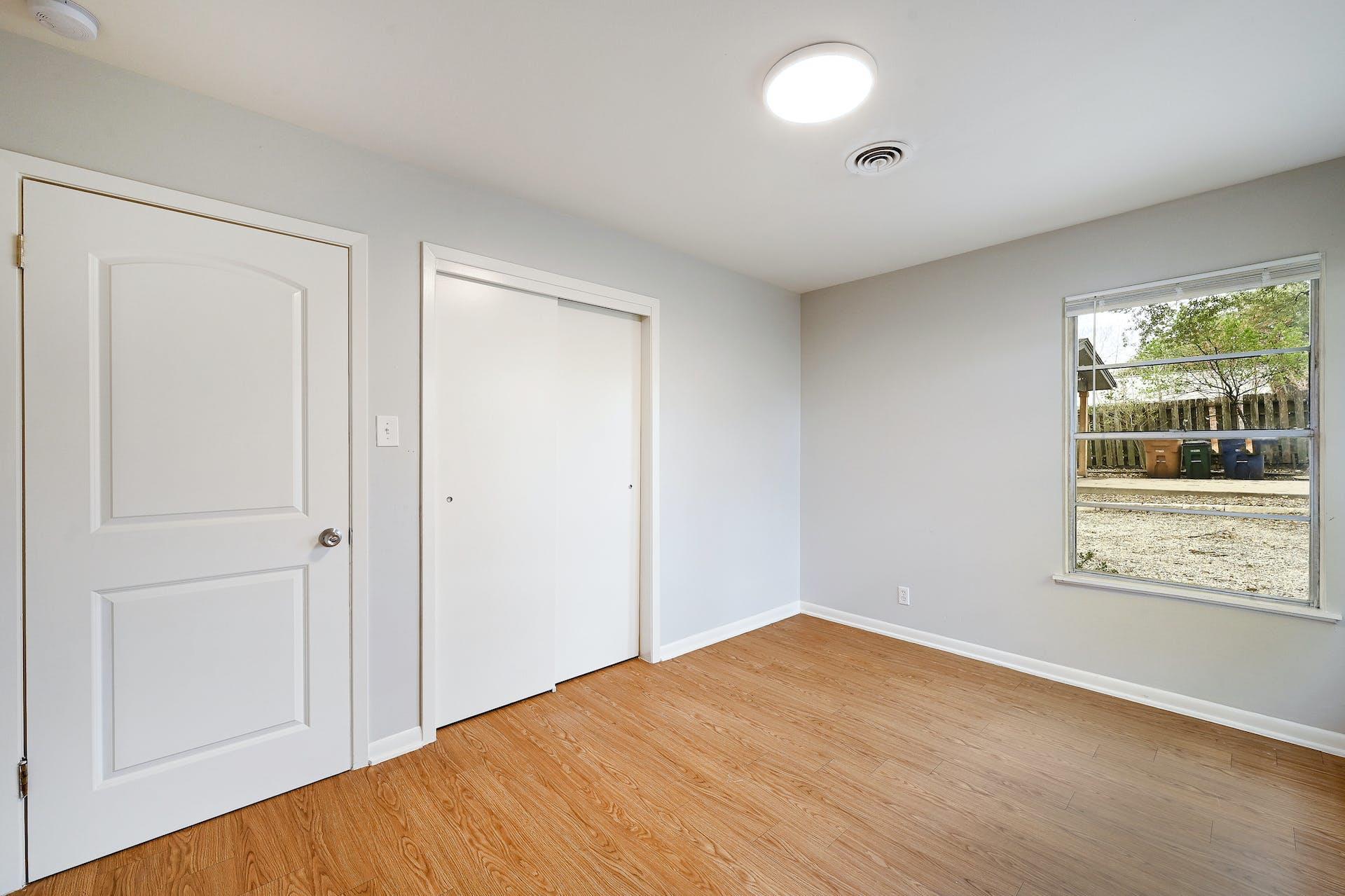 2707 East Side DR