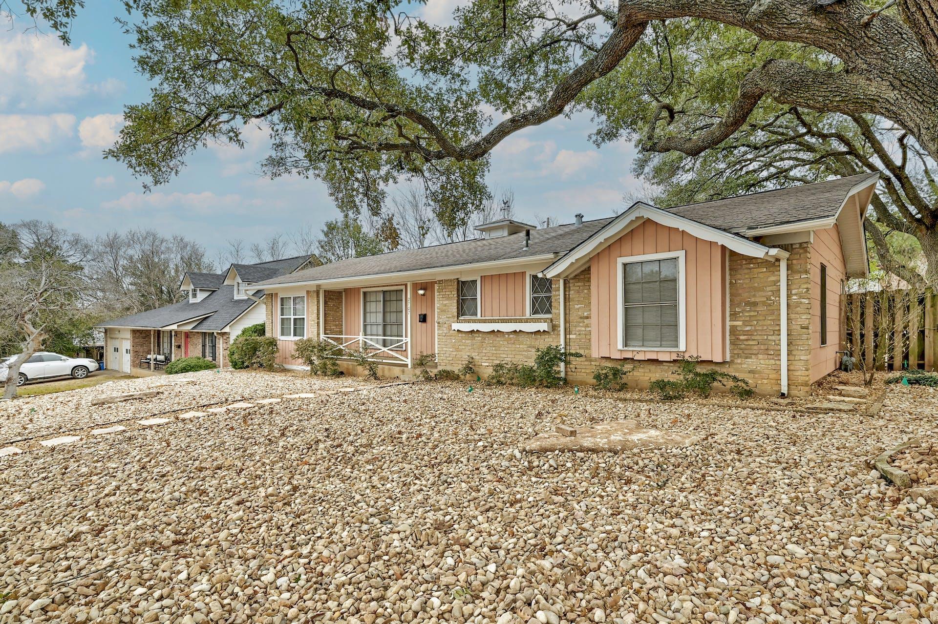 2707 East Side DR