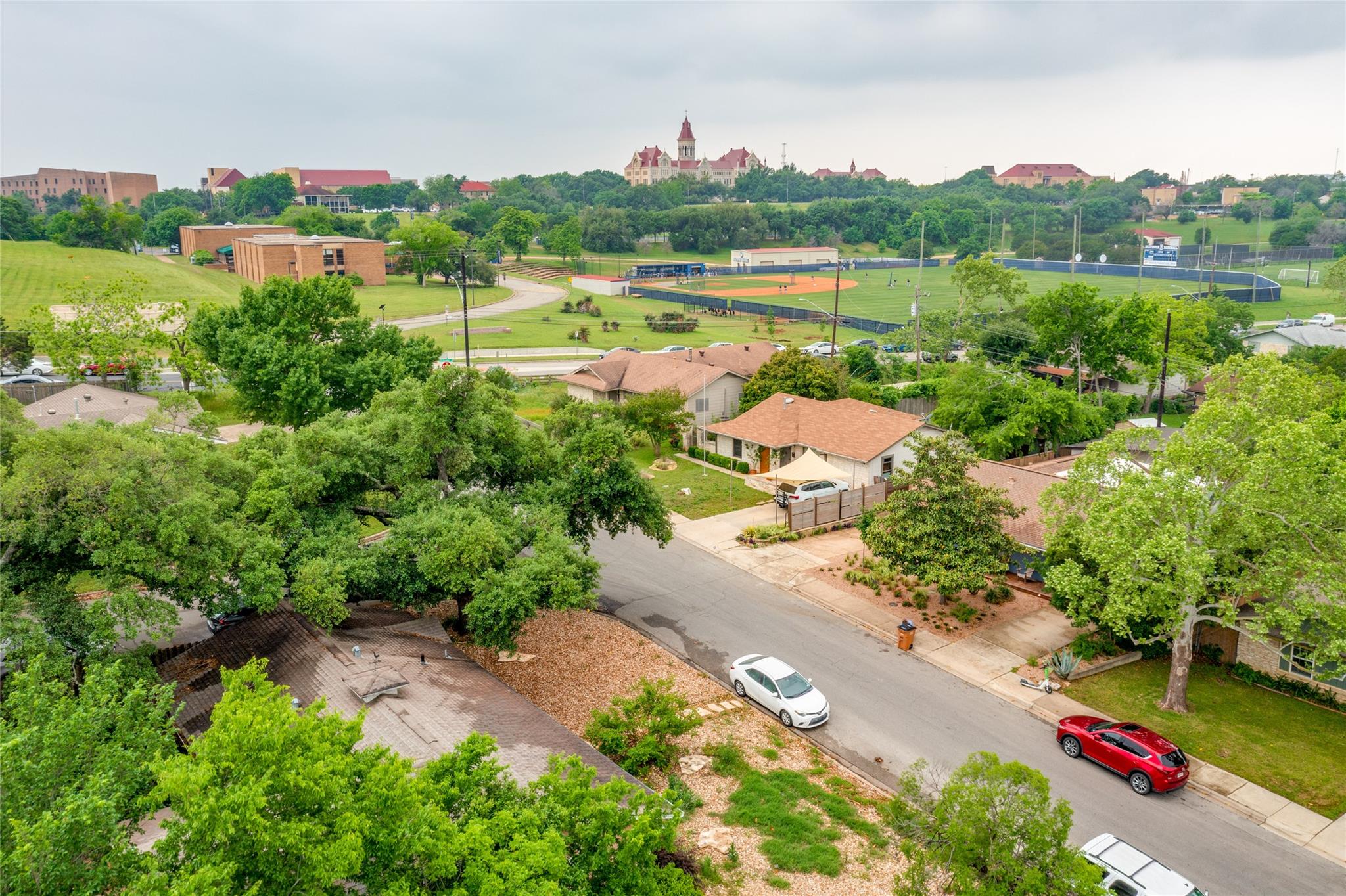 2707 East Side DR