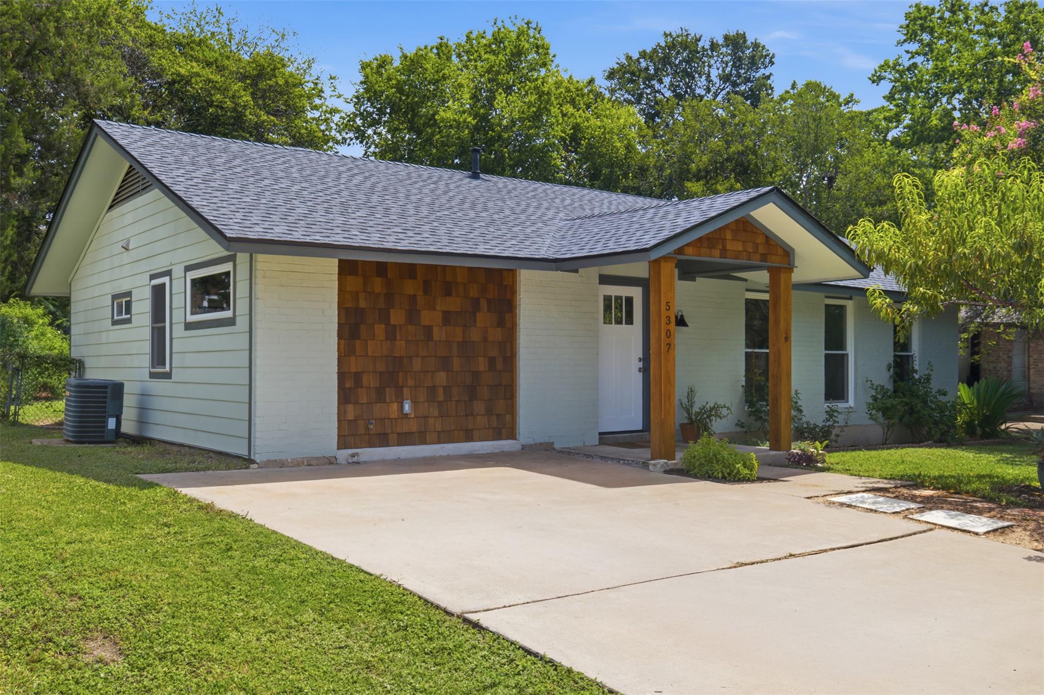 5307 King Henry DR
