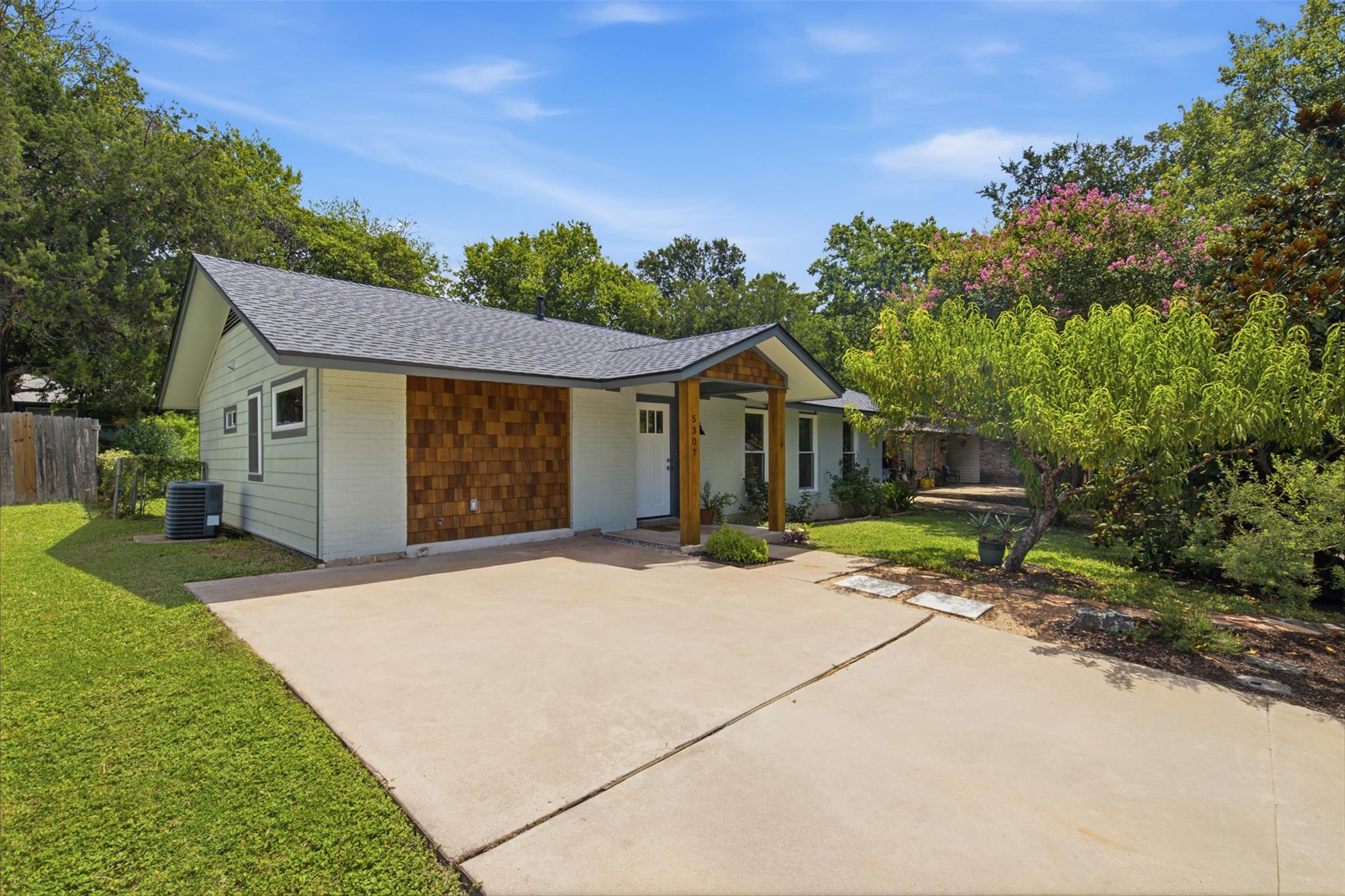 5307 King Henry DR