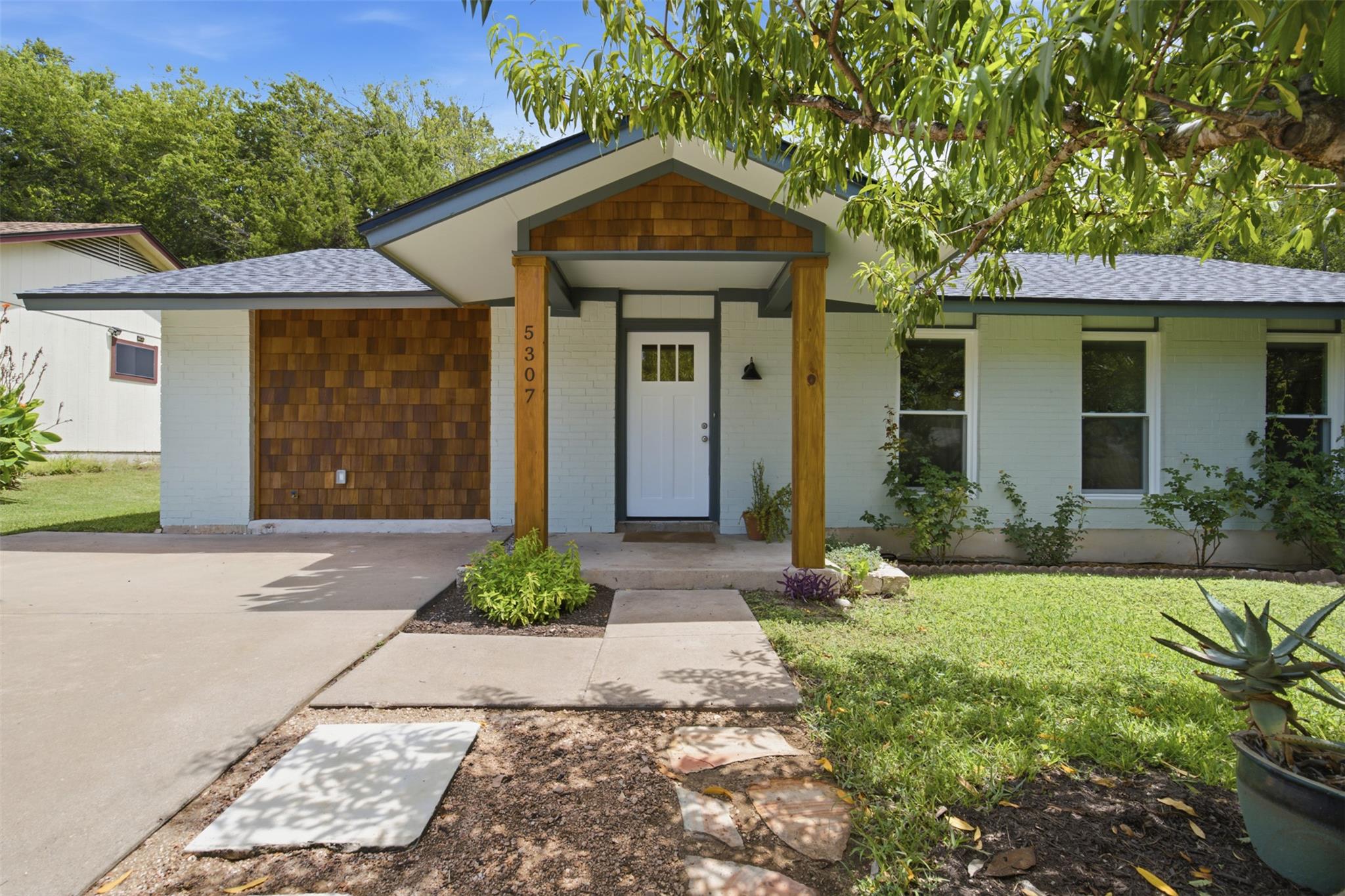 5307 King Henry DR