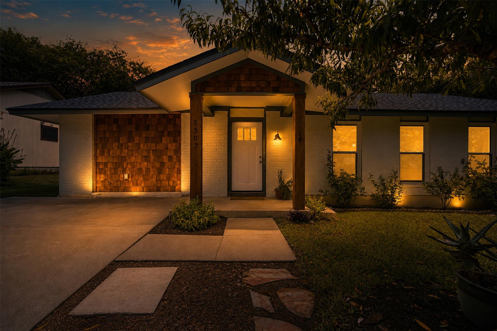 5307 King Henry DR