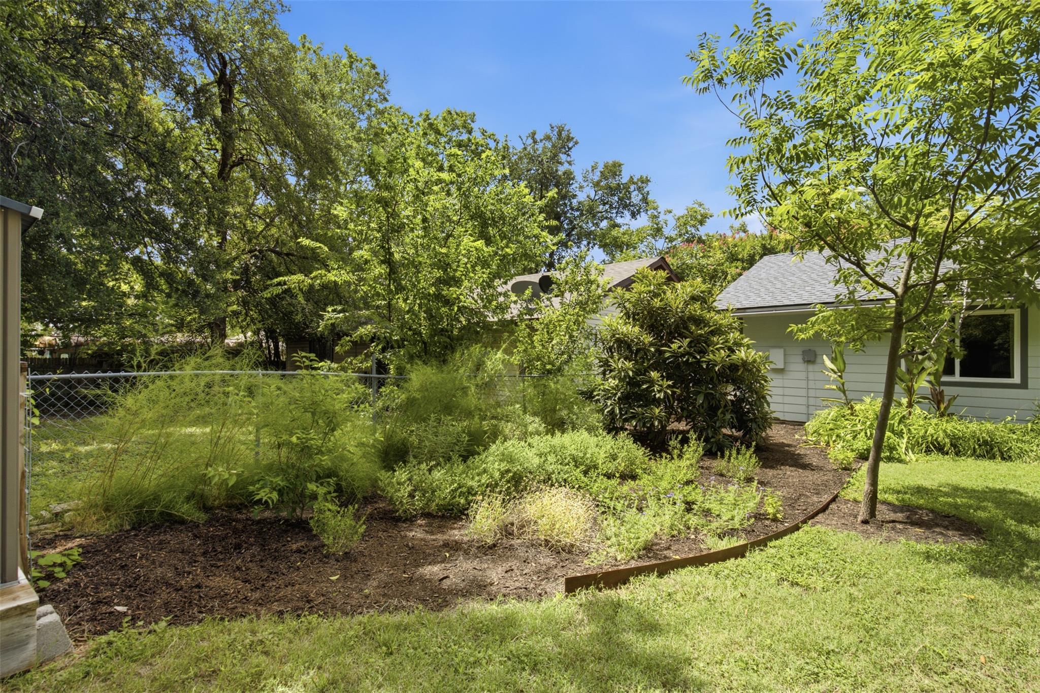 5307 King Henry DR
