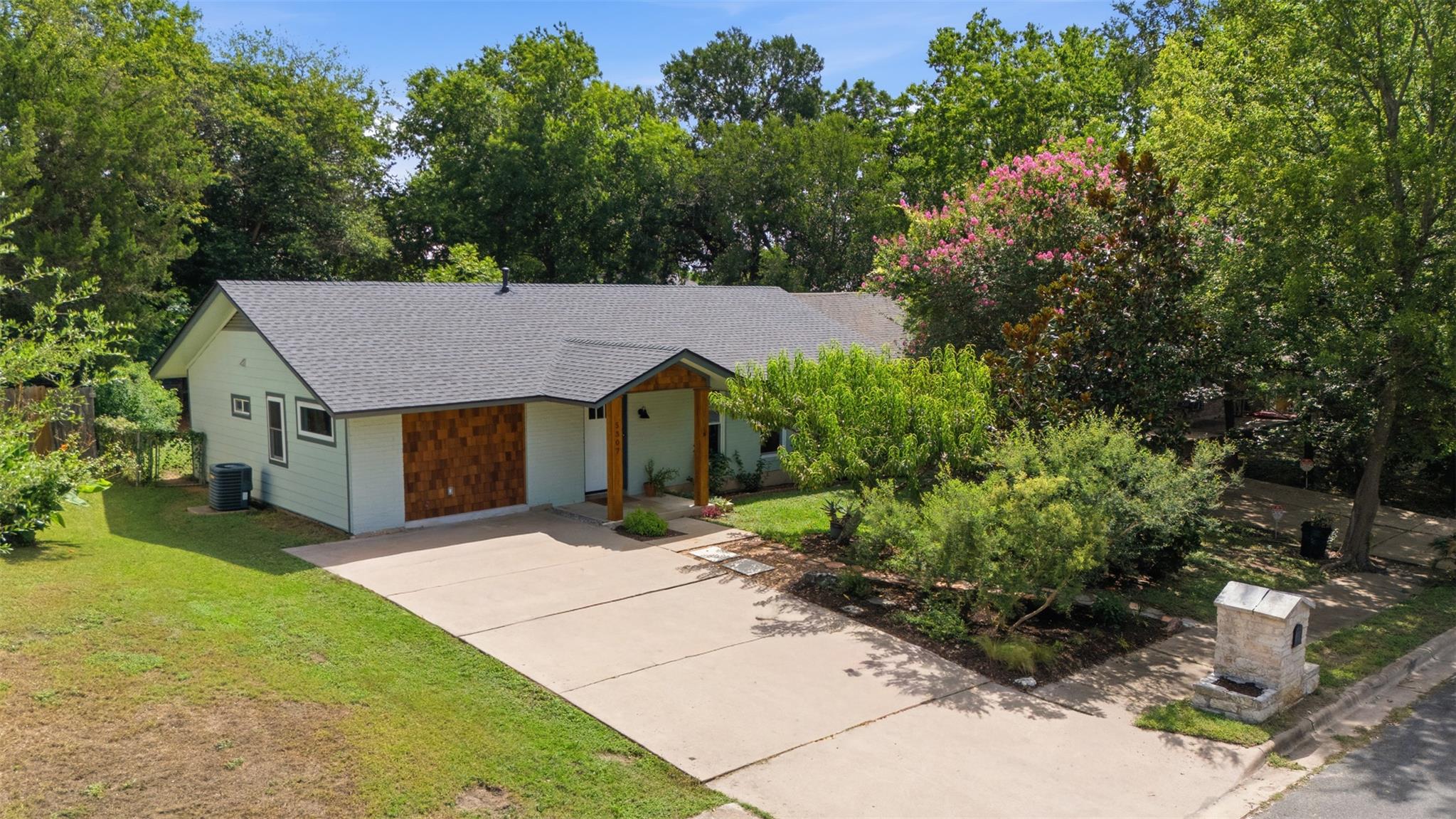 5307 King Henry DR