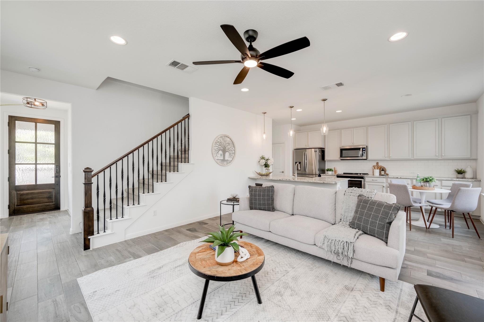 16601 Sydney Carol LN