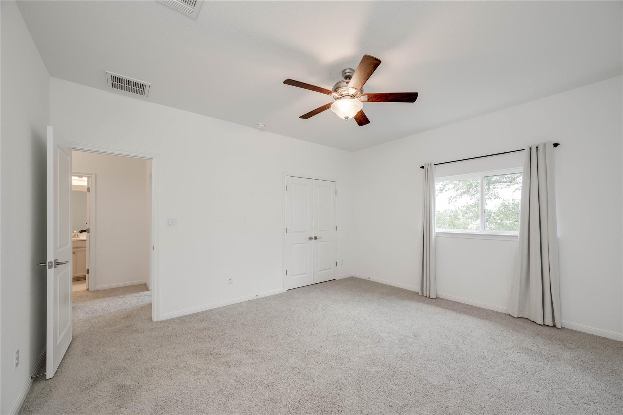 16601 Sydney Carol LN