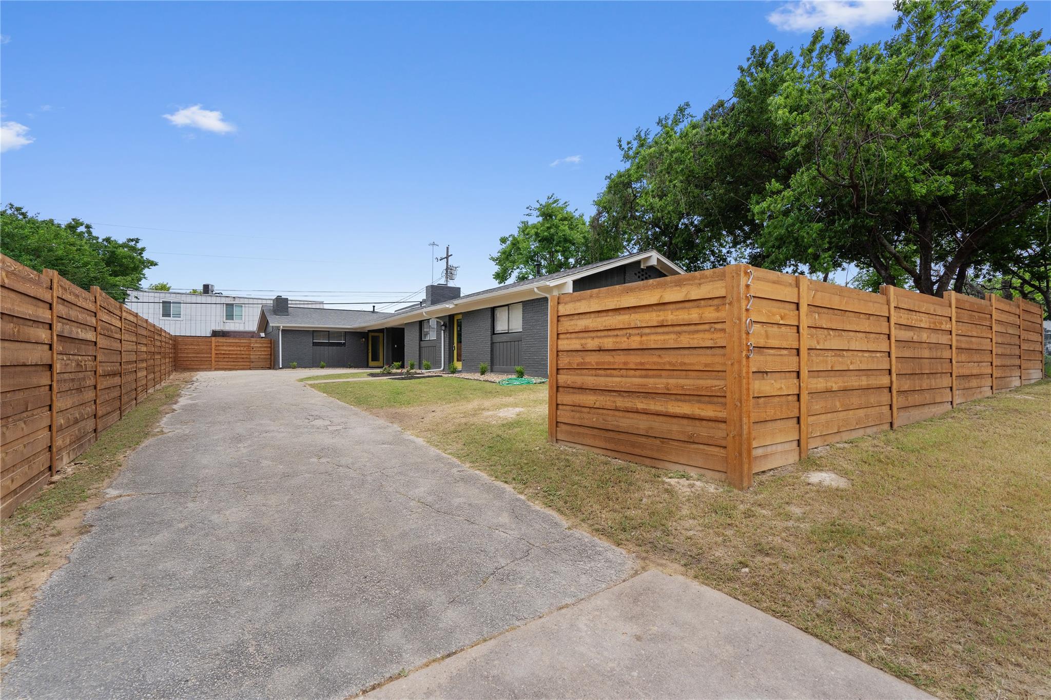 2203 Ventura DR