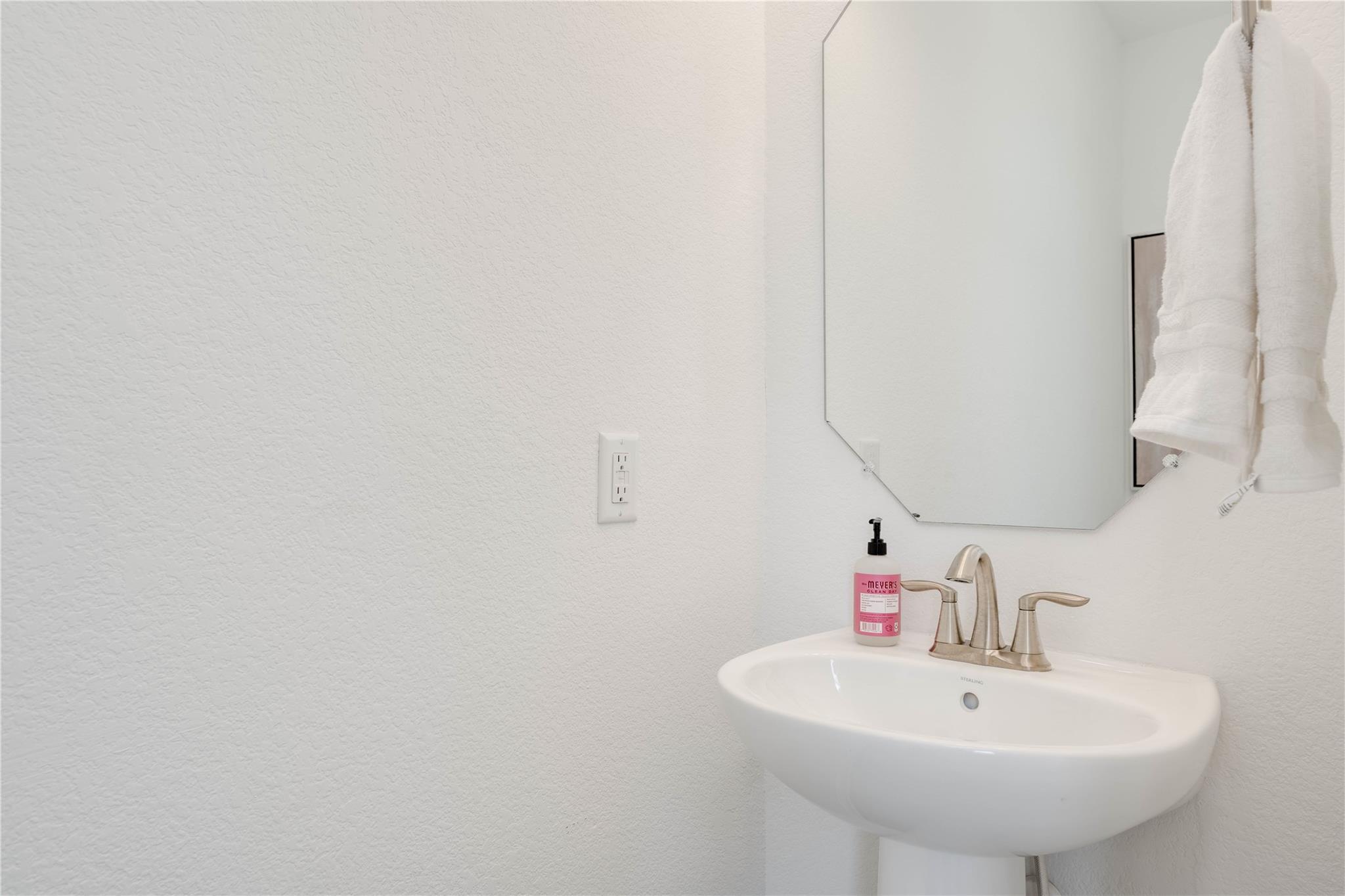 16601 Sydney Carol LN