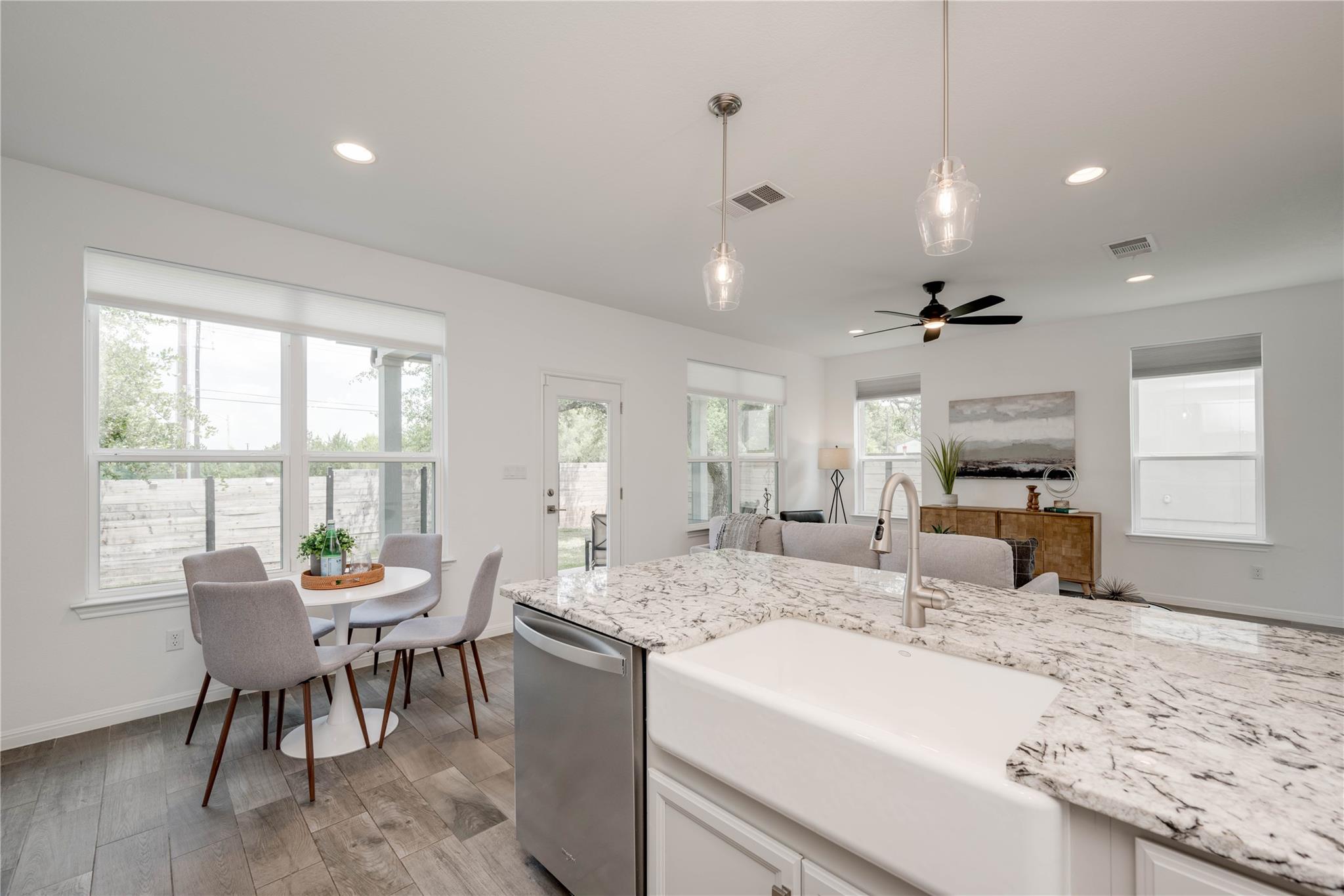 16601 Sydney Carol LN