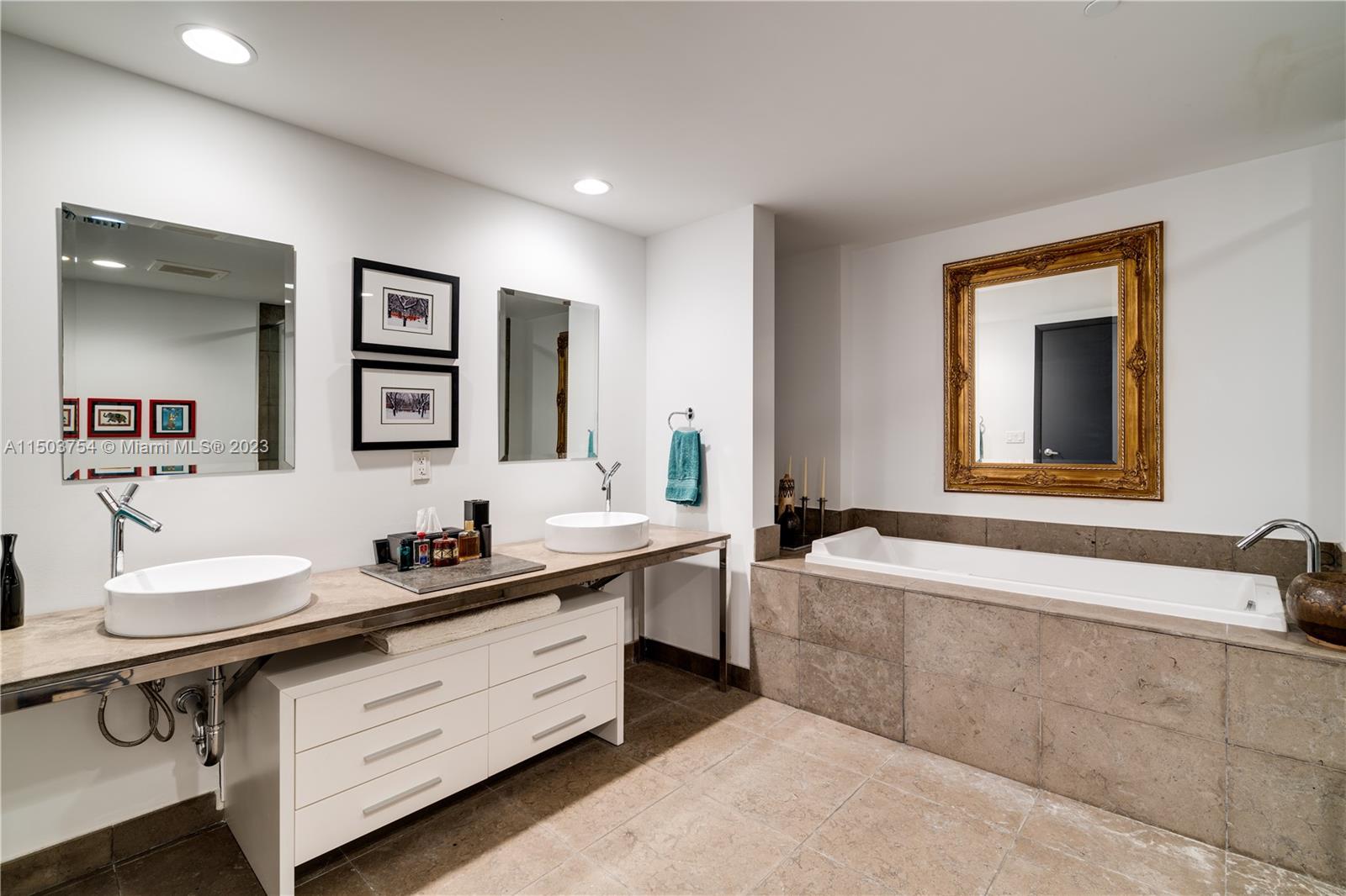 465 Brickell Ave # 418