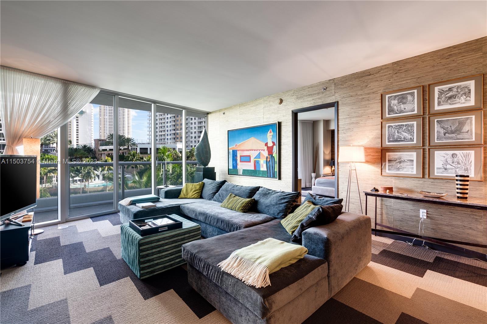 465 Brickell Ave # 418