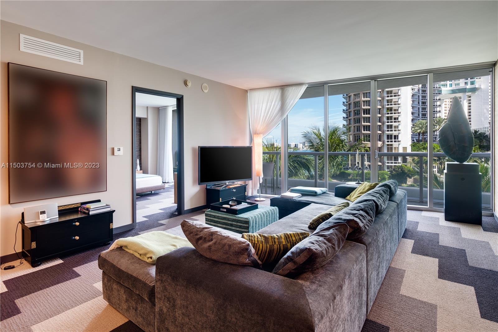 465 Brickell Ave # 418