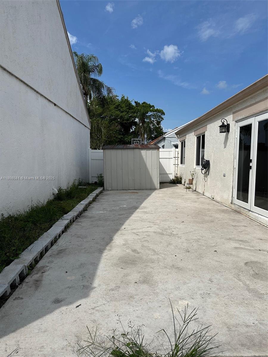 8600 SW 12th St