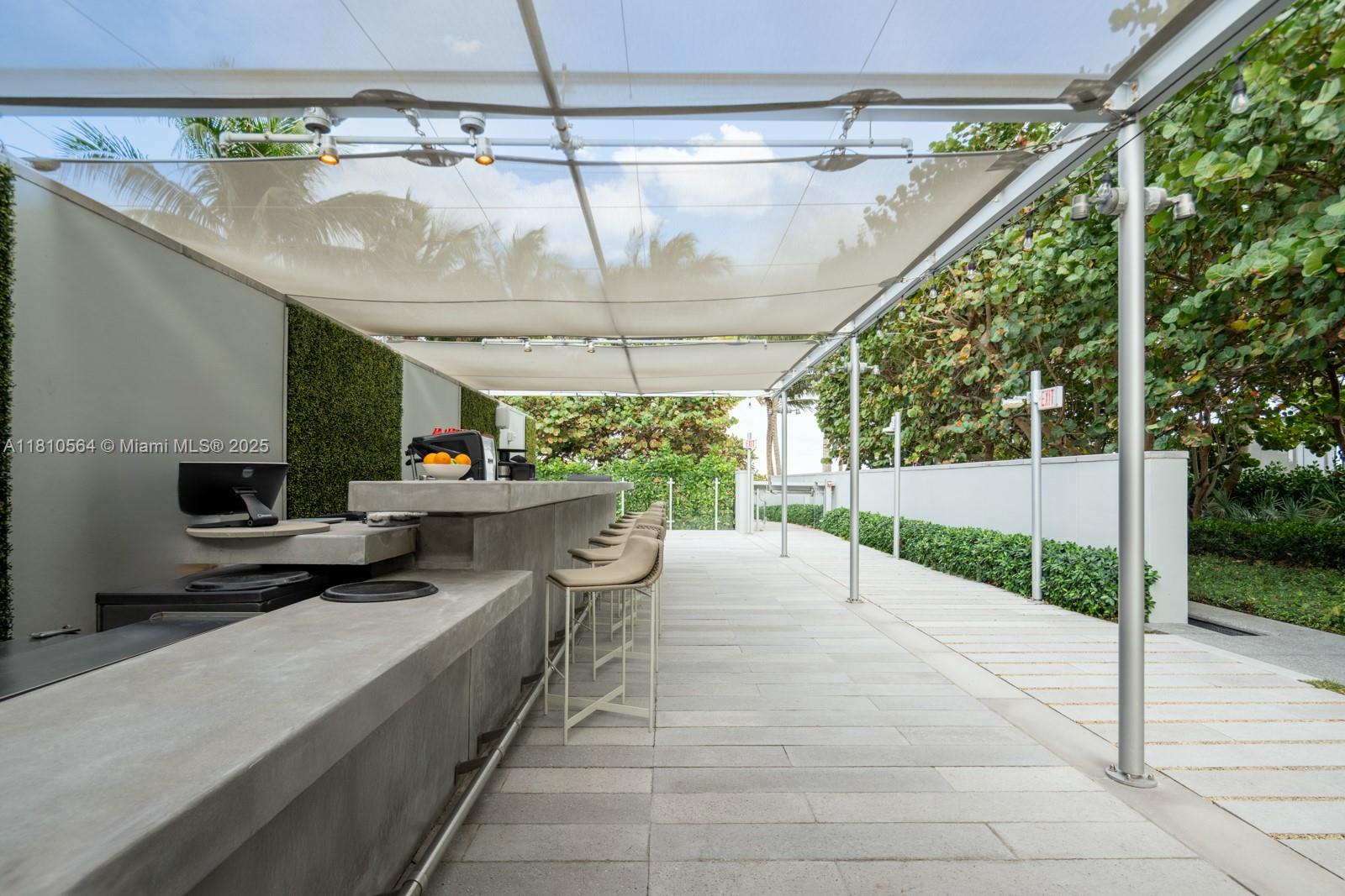 8701 Collins Ave # 905
