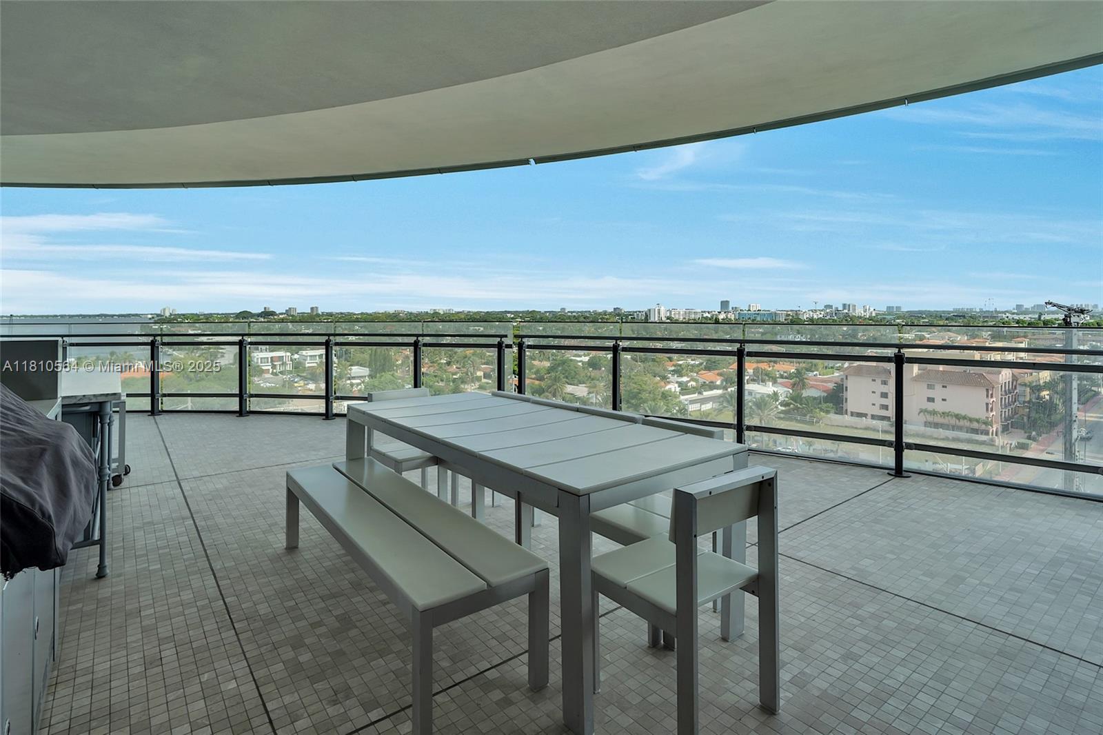 8701 Collins Ave # 905