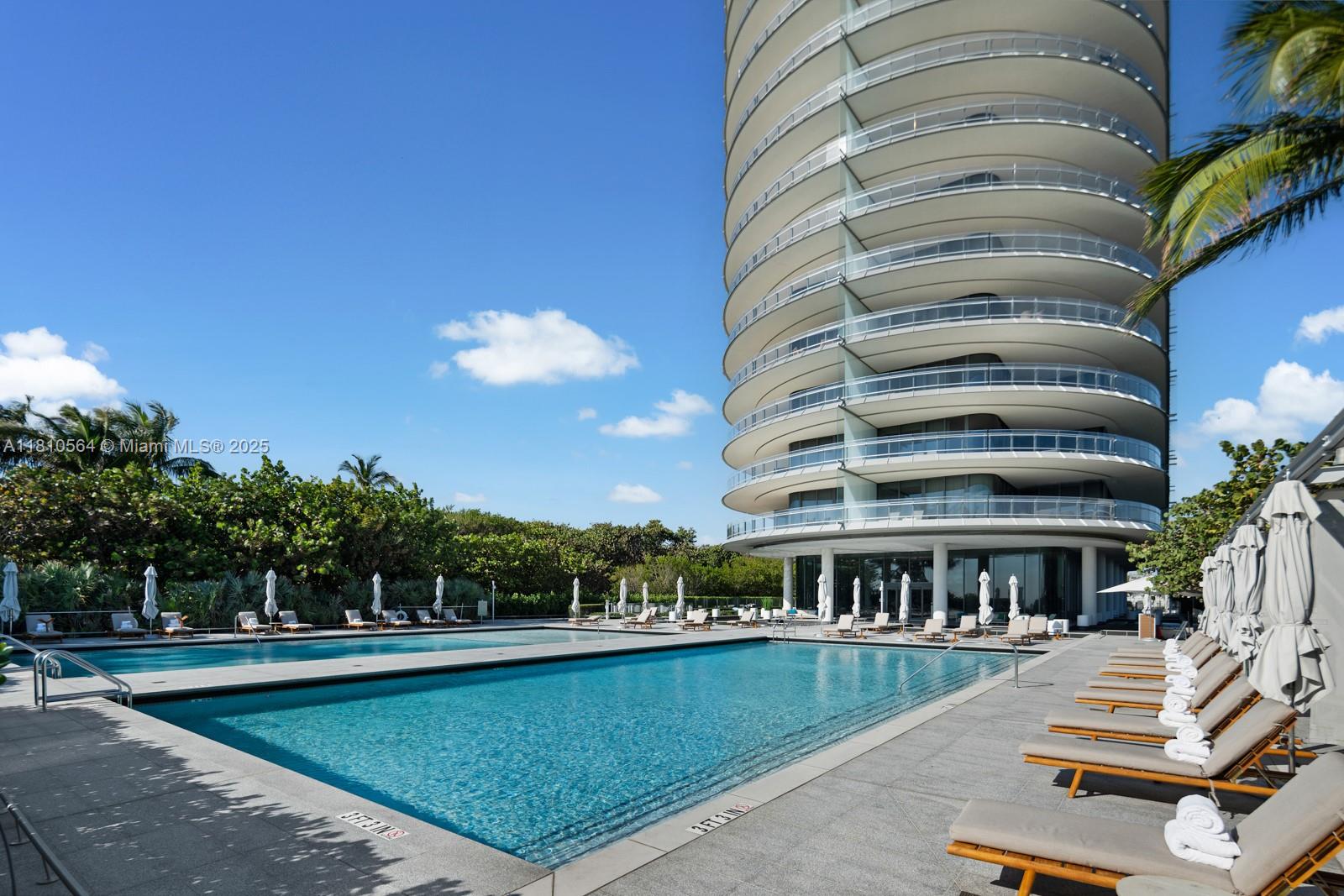 8701 Collins Ave # 905