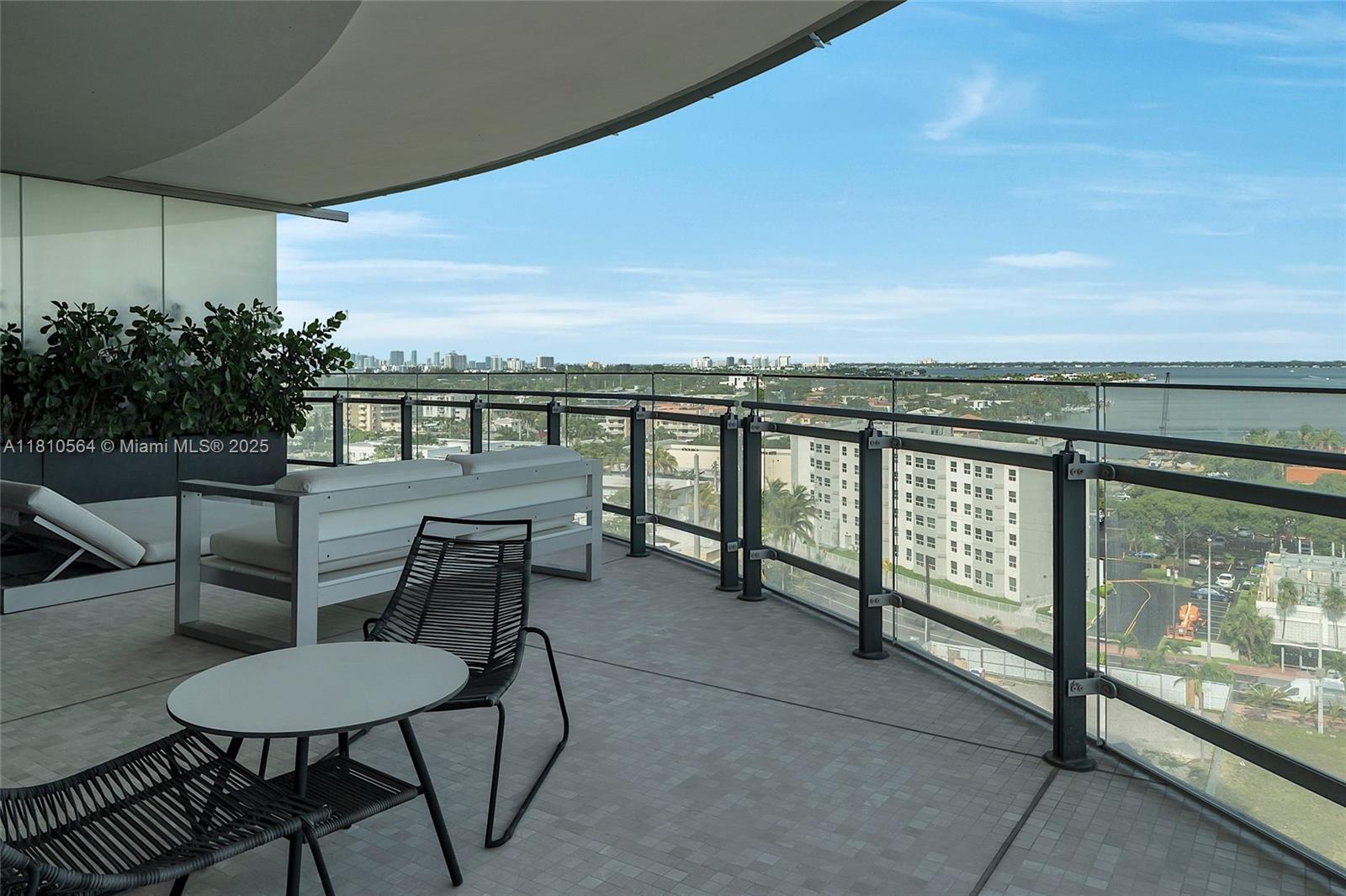 8701 Collins Ave # 905