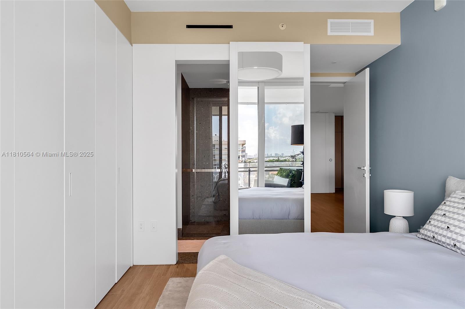 8701 Collins Ave # 905