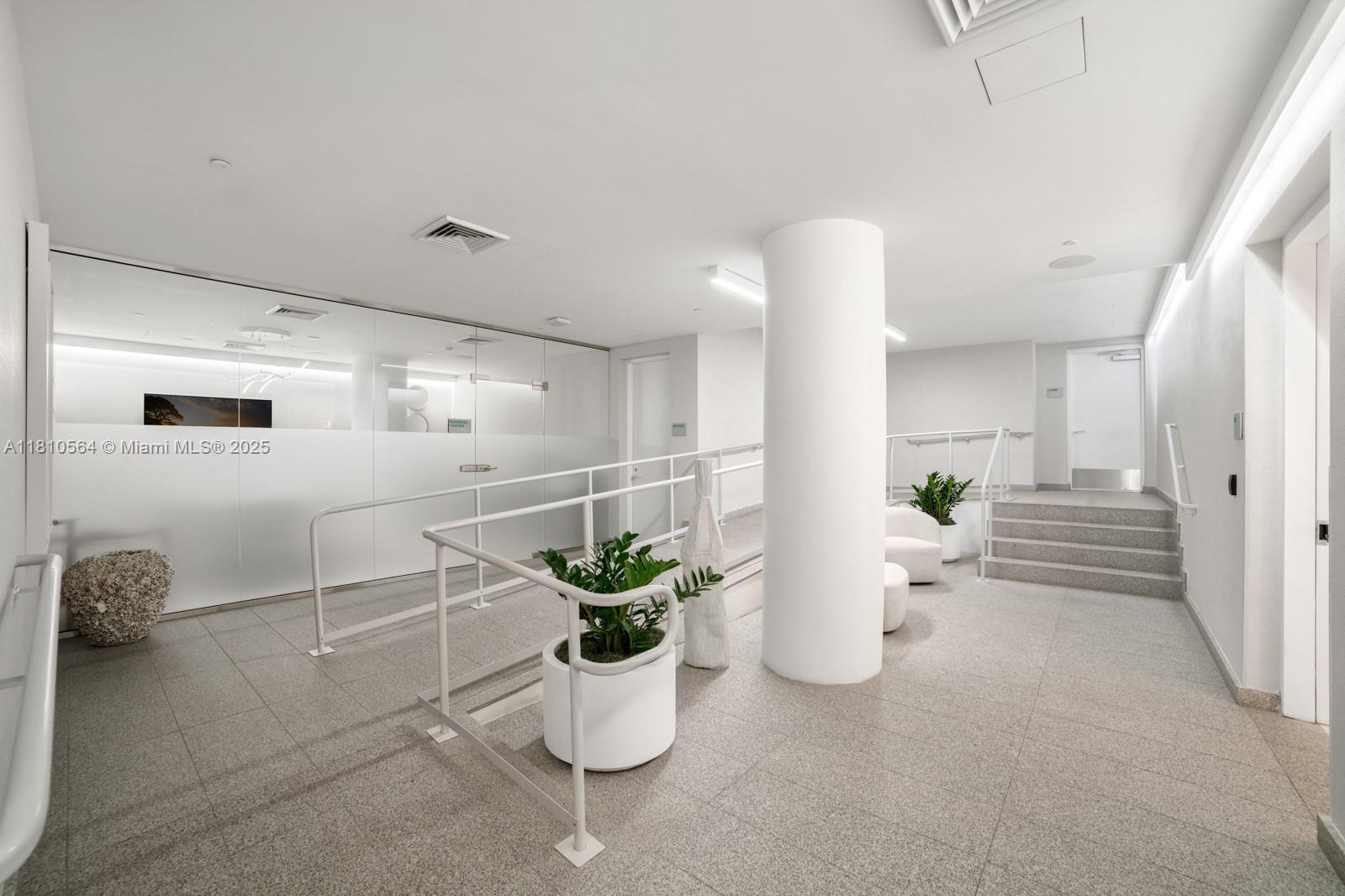8701 Collins Ave # 905