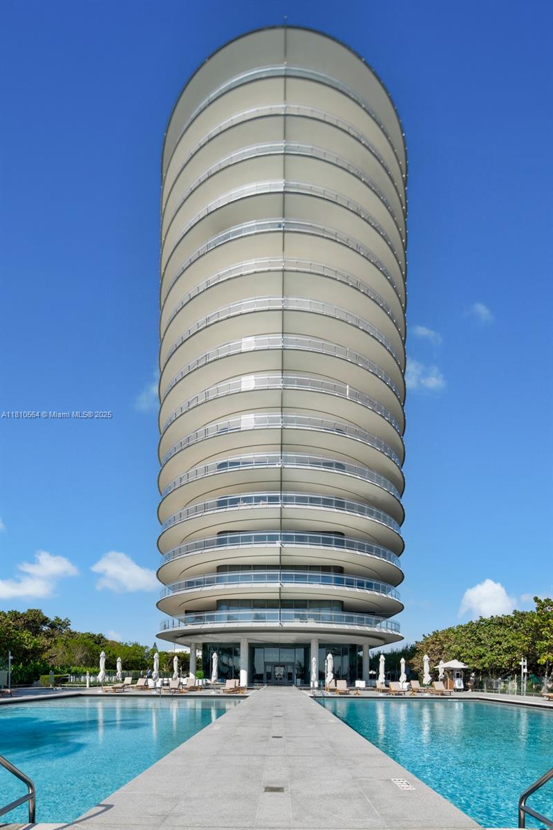 8701 Collins Ave # 905