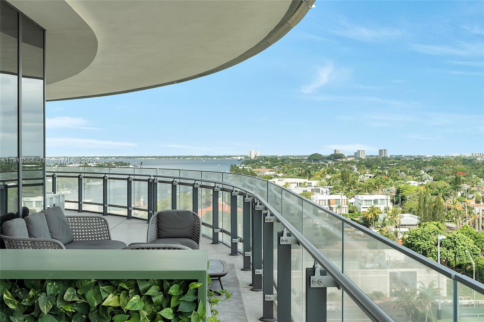 8701 Collins Ave # 905
