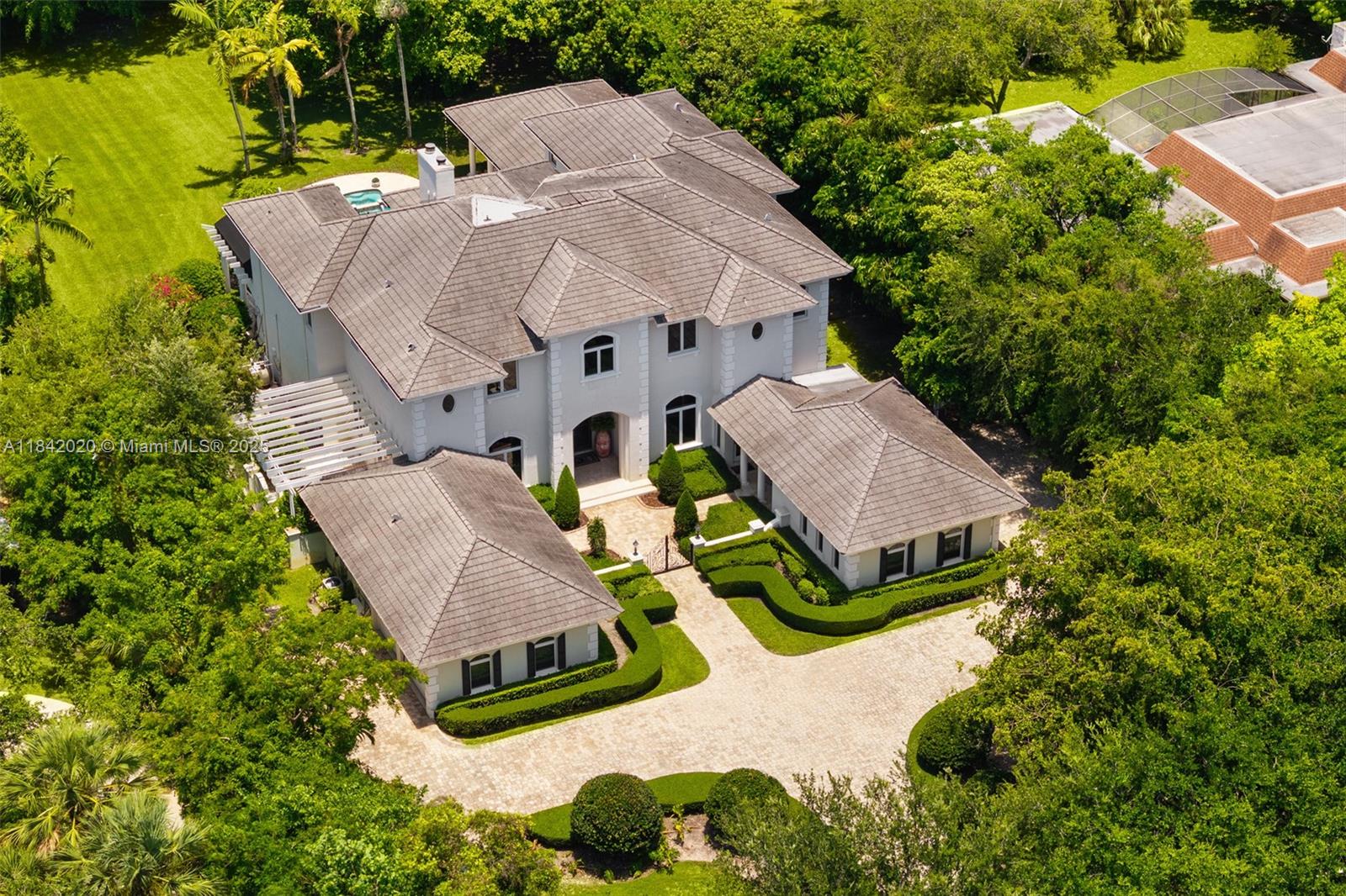 8252 School House Rd