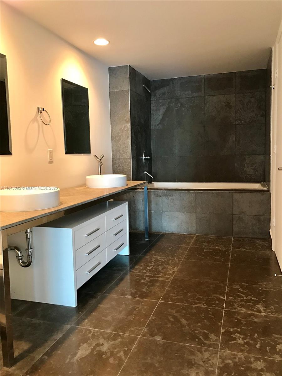 465 Brickell Ave # 717, Miami Unit: B 717