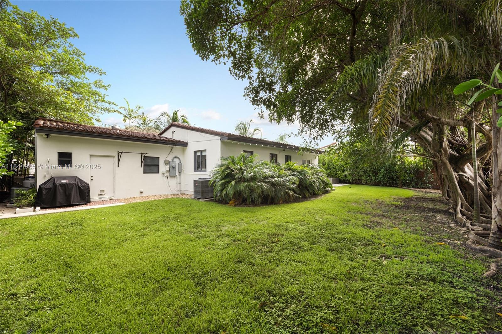 1080 NE 86th