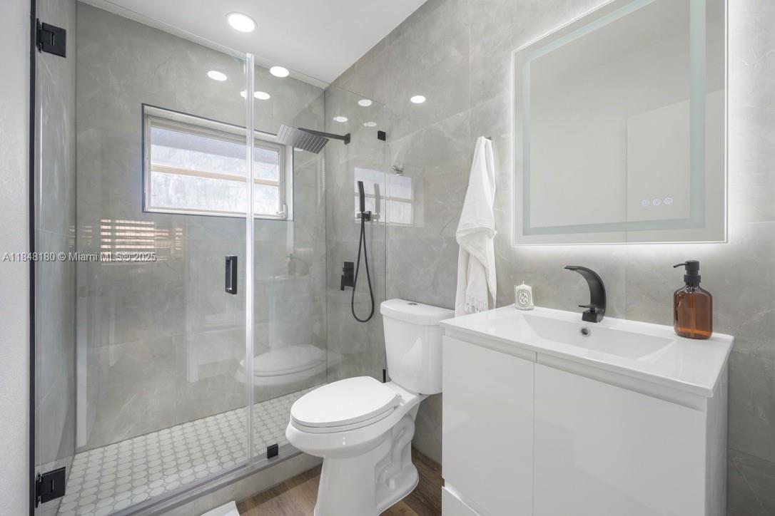 921 Meridian Ave # 11