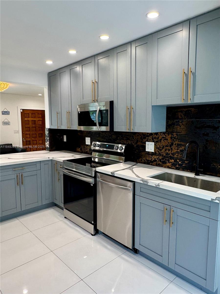 766 NW 45th St