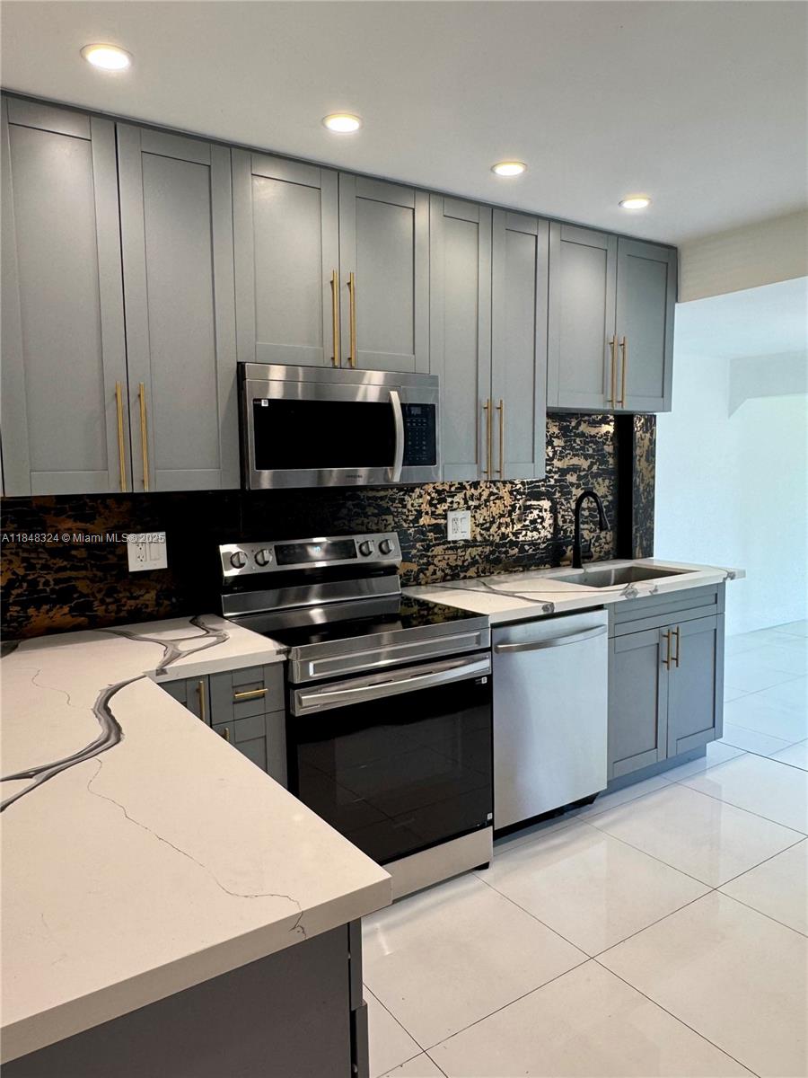 766 NW 45th St