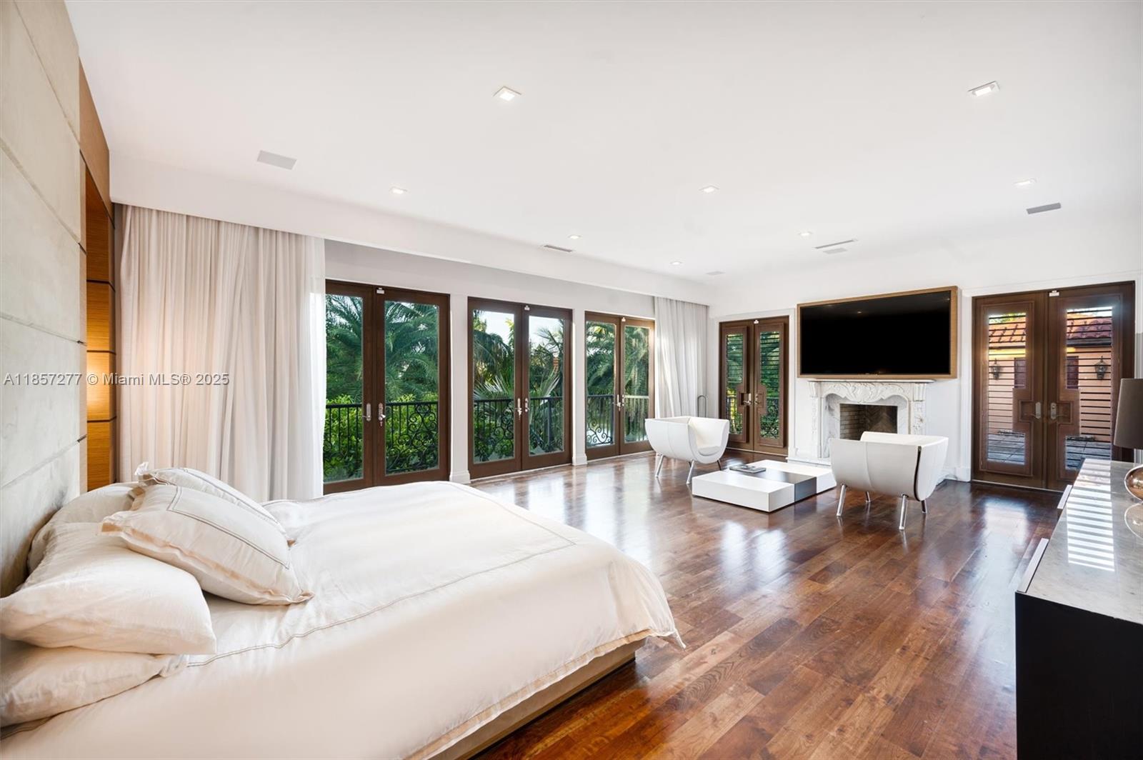 221 Casuarina Concourse