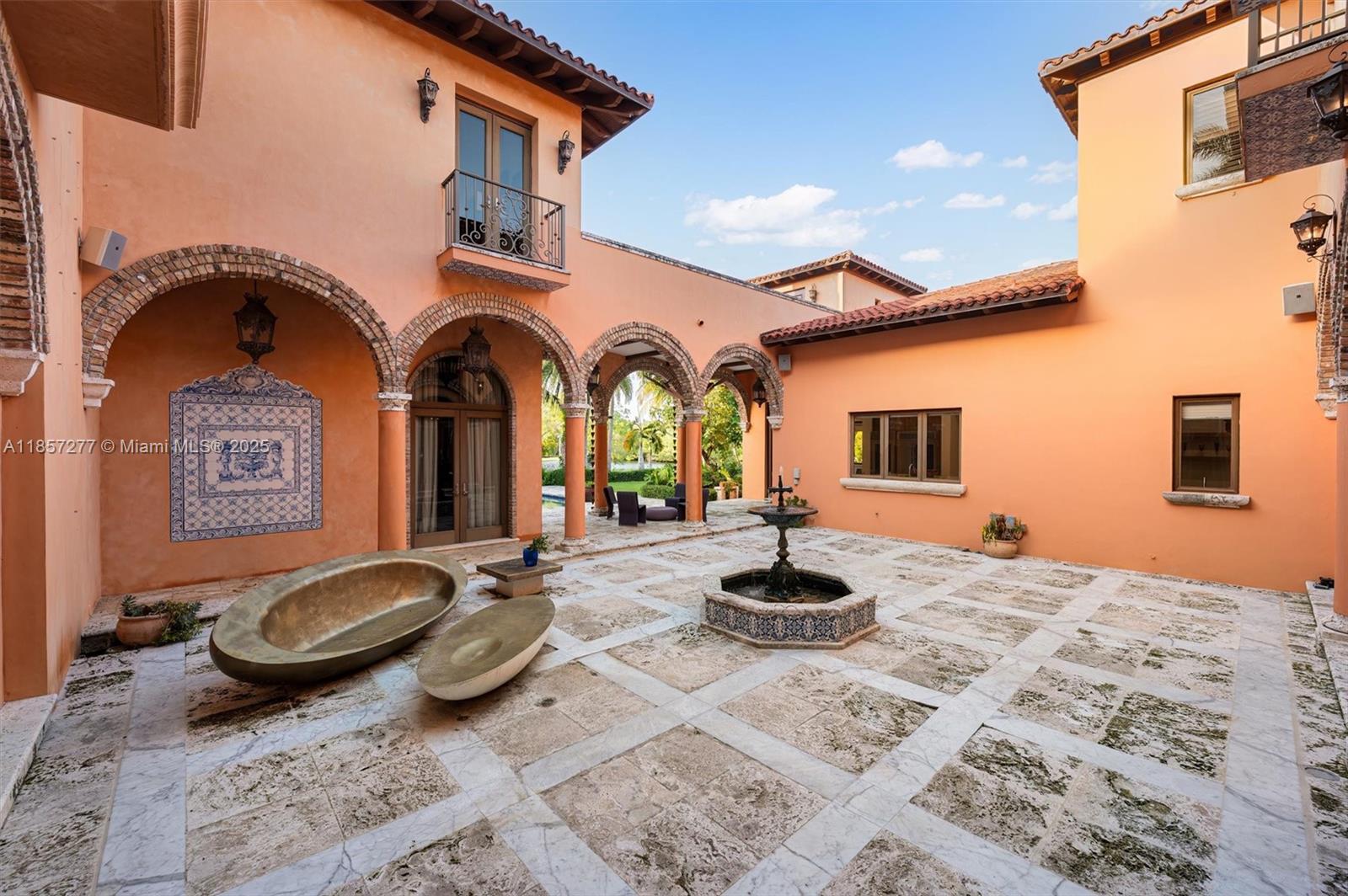 221 Casuarina Concourse