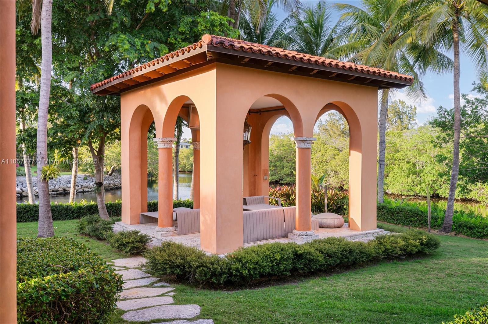 221 Casuarina Concourse