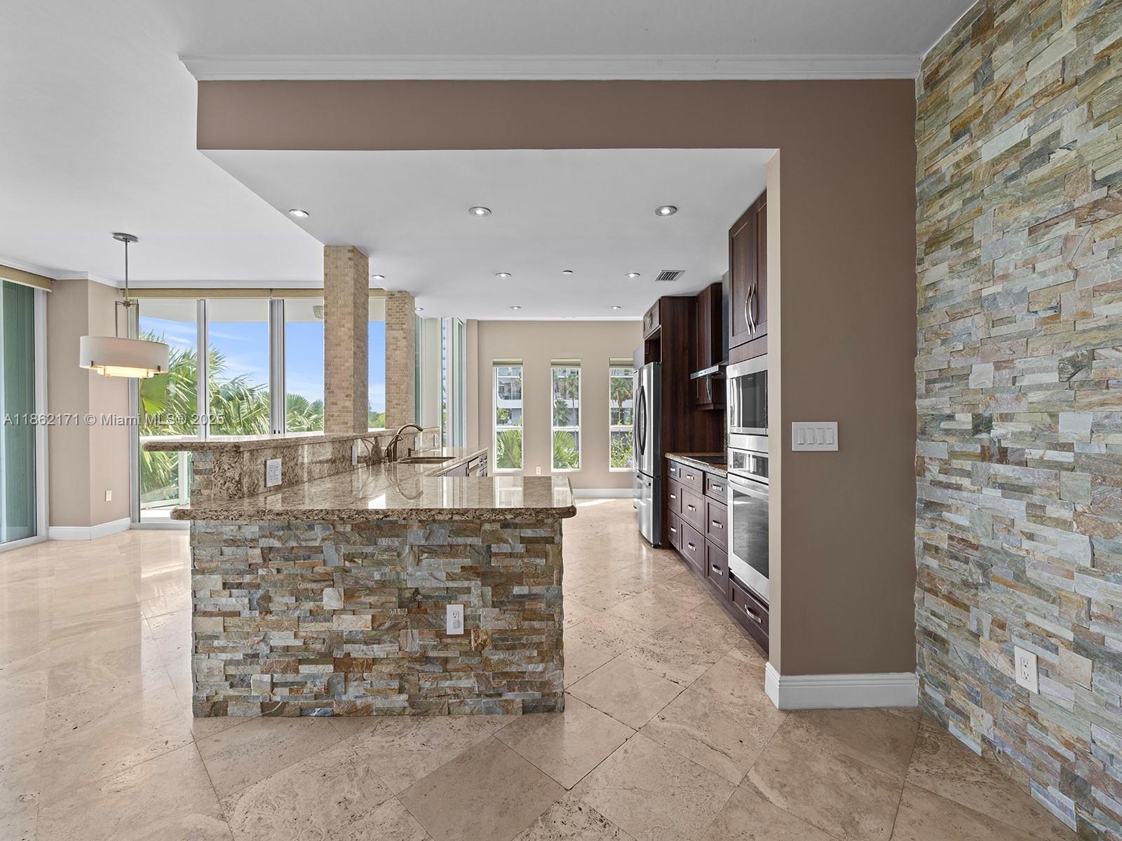 2645 S Bayshore Dr # 304