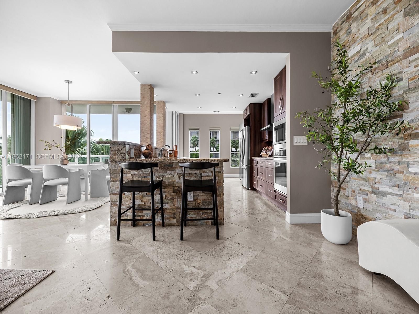 2645 S Bayshore Dr # 304