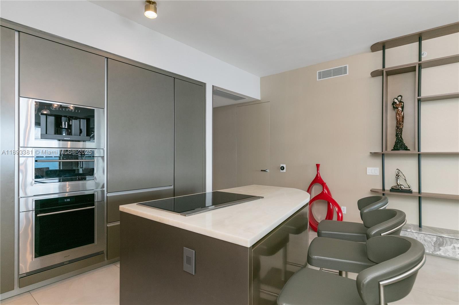 18975 Collins Ave # 3402