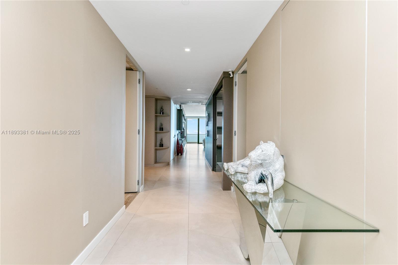 18975 Collins Ave # 3402