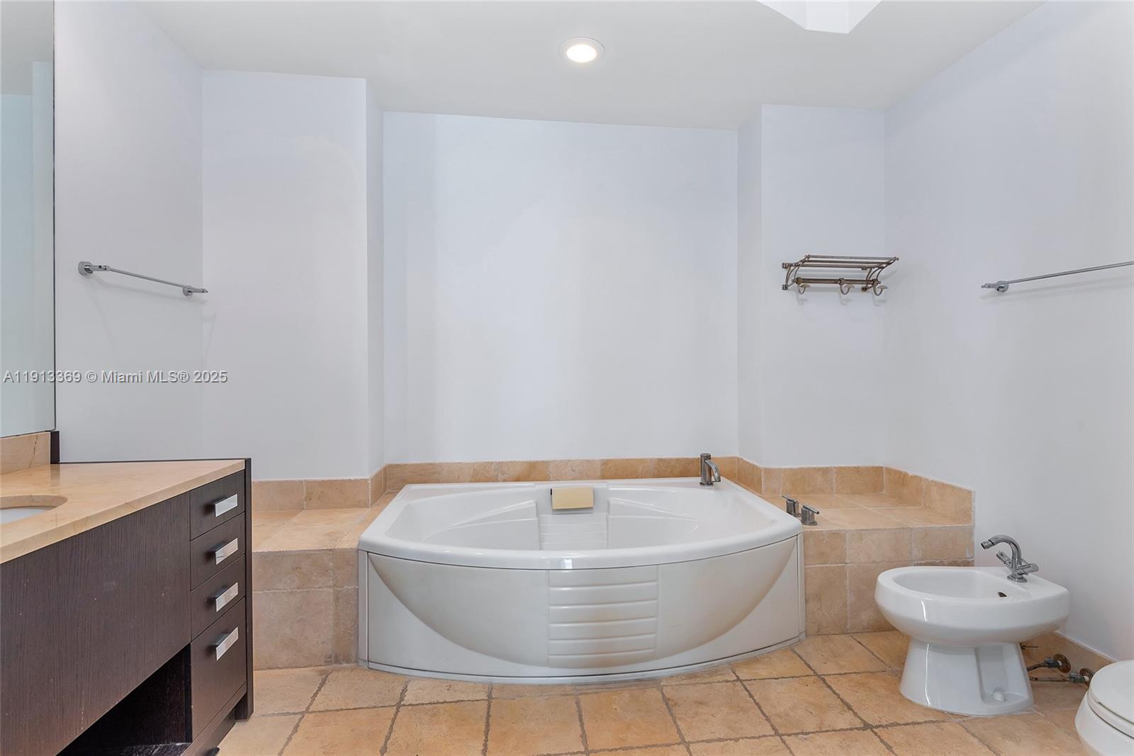 18201 Collins Ave # 4008