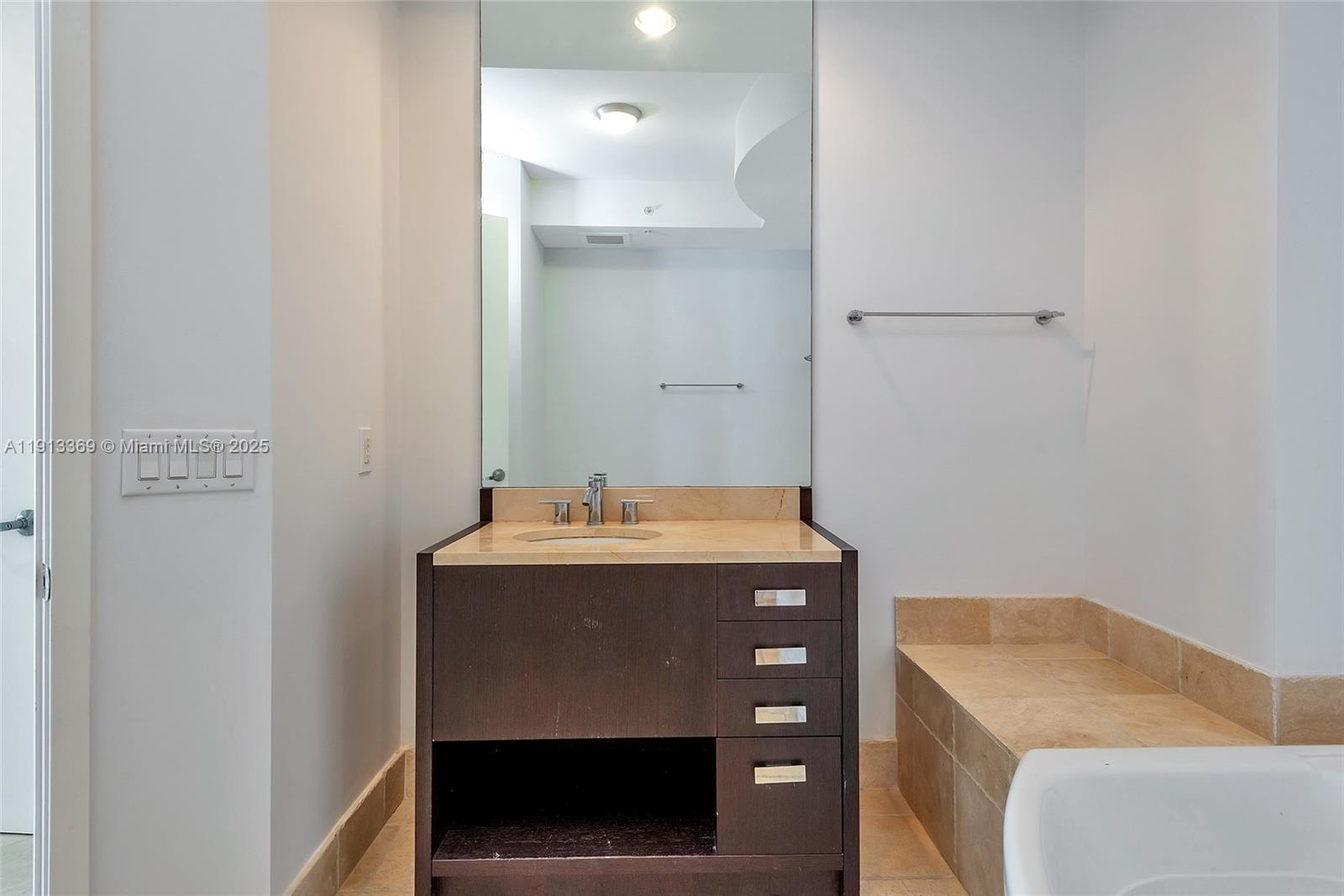 18201 Collins Ave # 4008