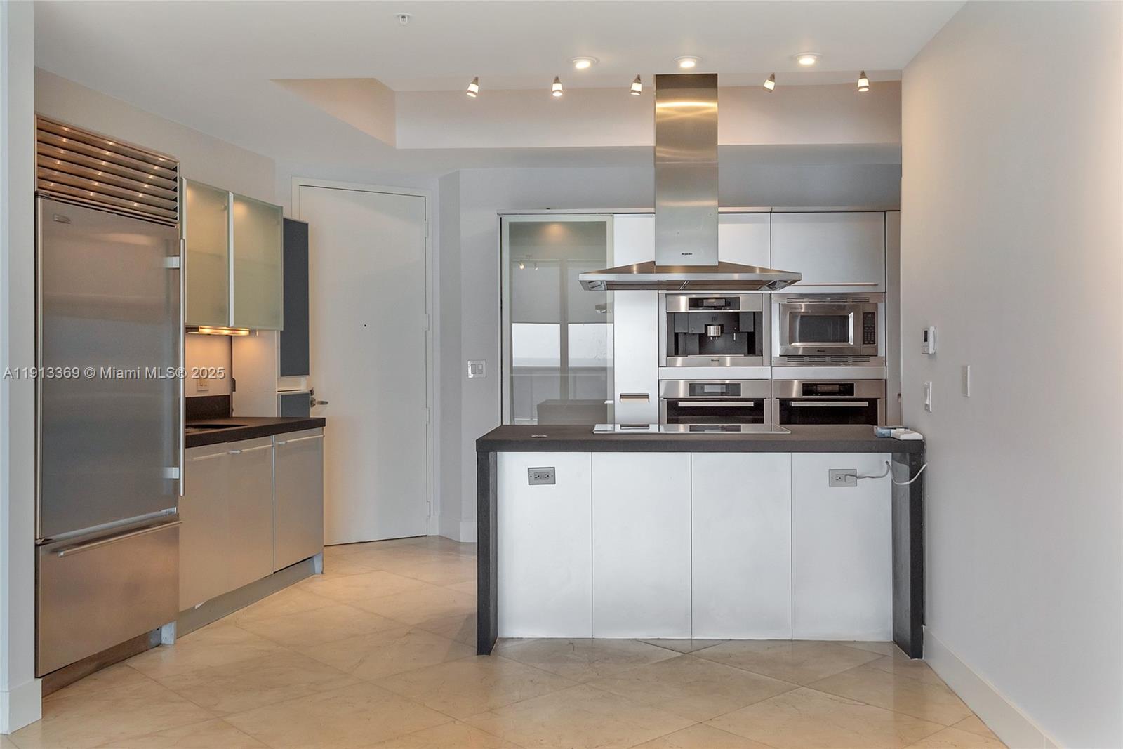 18201 Collins Ave # 4008